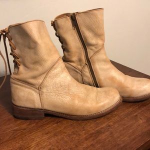 Bedstu Handcrafted leather boots
